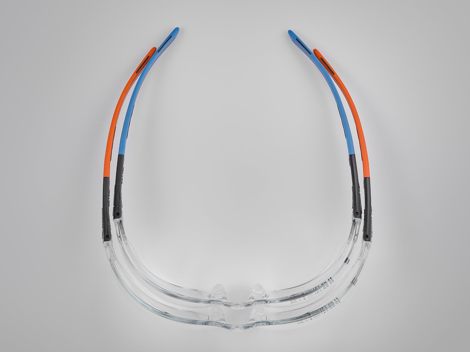 2 SIZES /
        2 COLORS